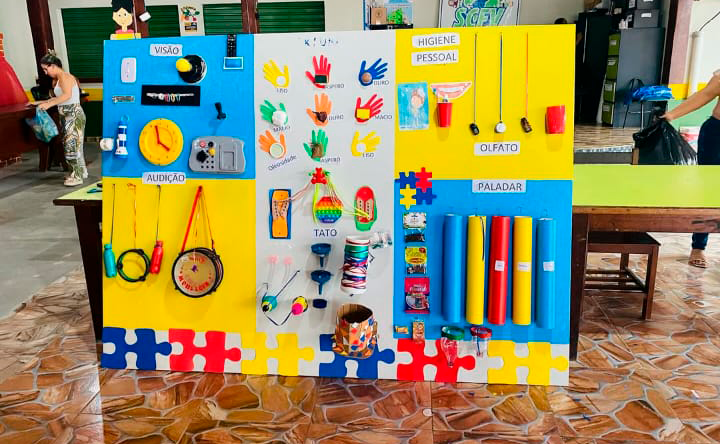 Oficina de artes para crianças com e sem autismo