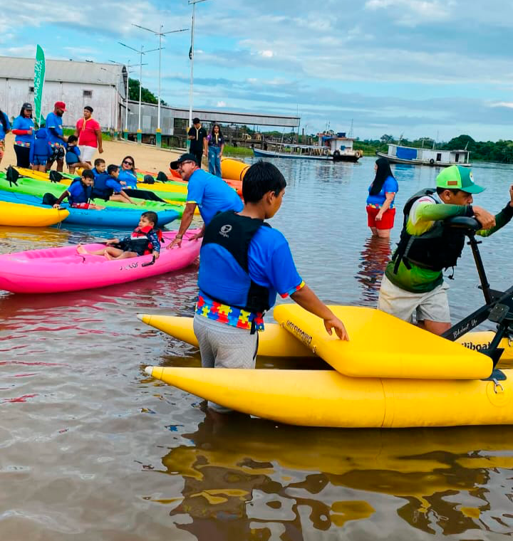 Oficina de artes para crianças com e sem autismo