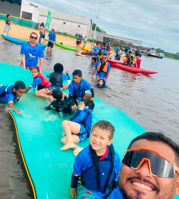 Oficina de artes para crianças com e sem autismo